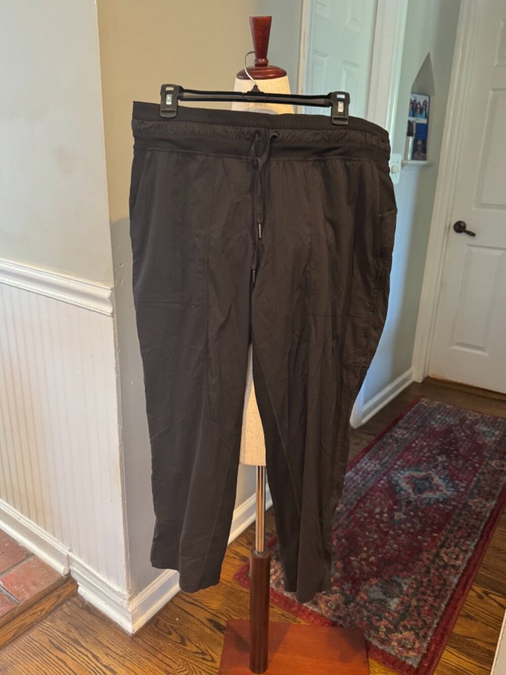 NWOT Lululemon Dance studio mid rise cropped pant size 12 color black